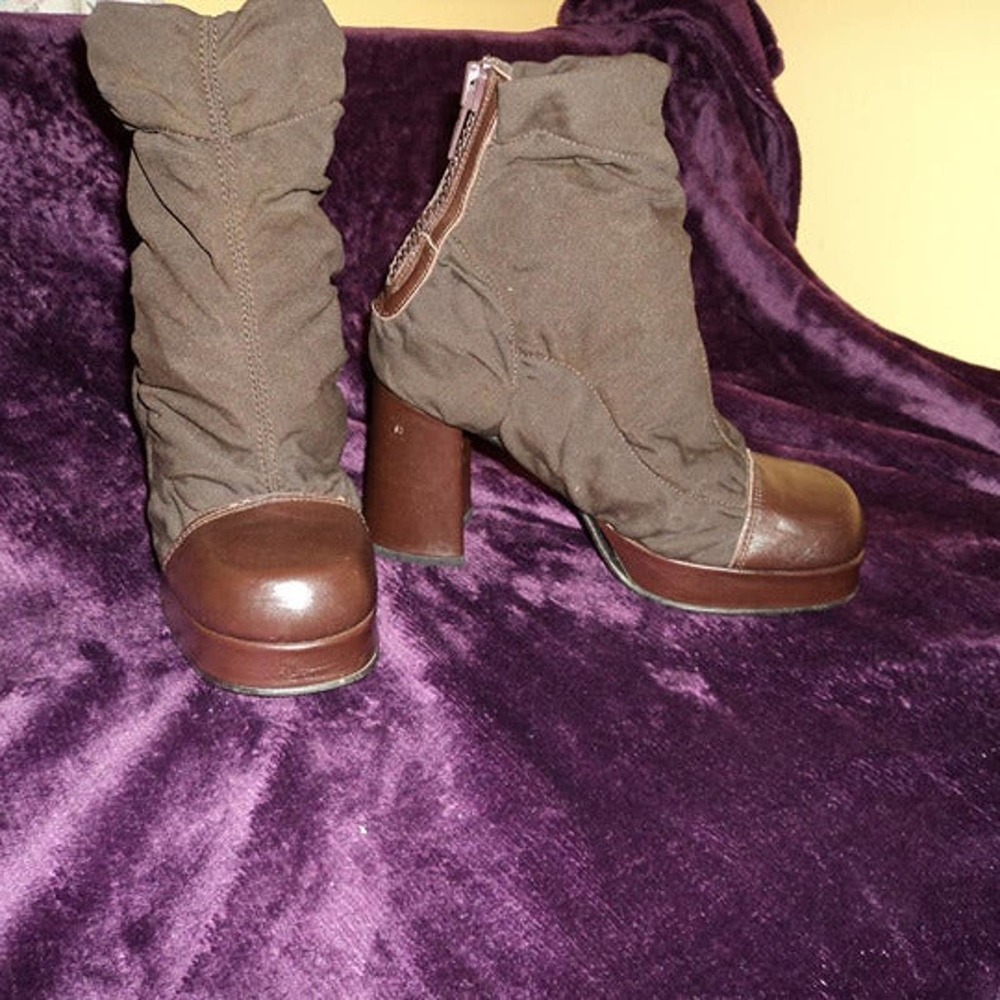 HYPE VINTAGE PLATFORM BOOTS 6.5